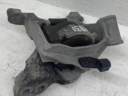 Mazda ENGINE MOUNT BRACKET / ENGINEMOUNTBRACKET 3 (BM) 2018 Estribo