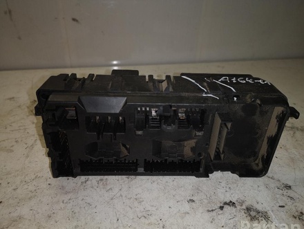 Volvo 30807016 V40 Estate (VW) 1999 Fuse Box