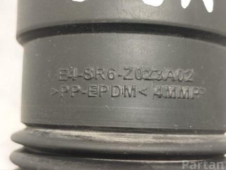 Aston Martin E4-SR6-Z023A02, E4SR6Z023A02 / E4SR6Z023A02, E4SR6Z023A02 DB11 (AM5) 2019 Prise d'air / Conduit d'air d'admission