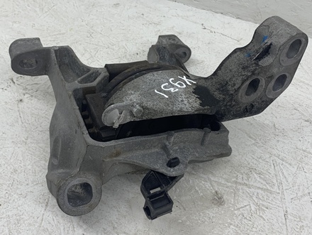 Mazda ENGINE MOUNT BRACKET / ENGINEMOUNTBRACKET 3 (BM) 2018 Estribo