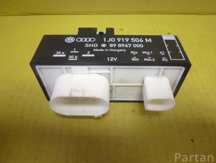 Audi 1J0 919 506 M / 1J0919506M A3 (8L1) 2002 Unidad de control para refrigerador de radiador